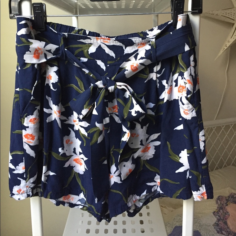 Old Navy Floral flowy shorts