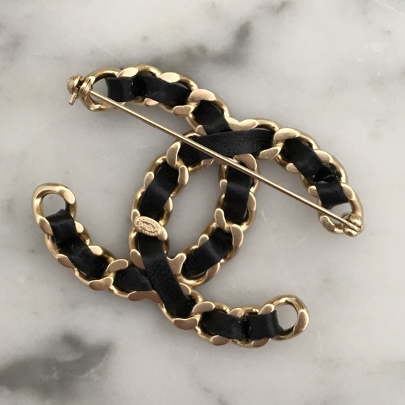 ✖️ SOLD ✖️ Chanel Chain Brooch - Picture 2 of 3