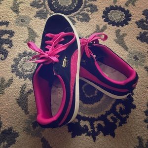 Black/Pink Suede Pumas