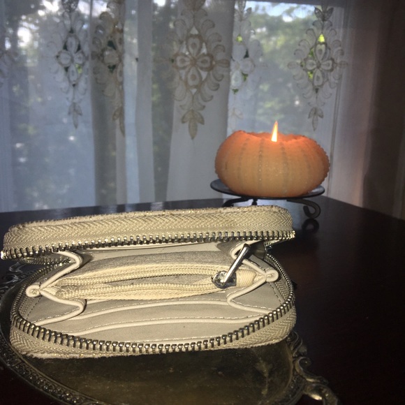 Small Nude Wallet - Picture 2 of 4