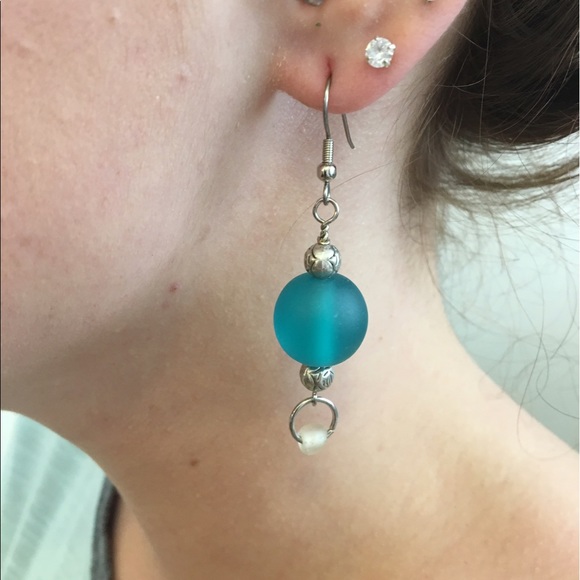 Turquoise/Silver colored earrings - Picture 2 of 2