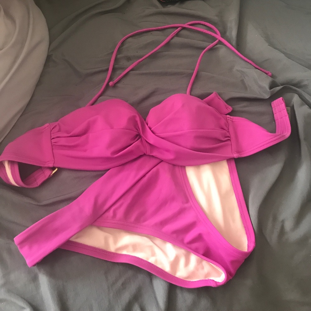 Size 32b top and small vs bottom