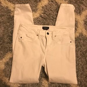 Bebe white skinny jeans 27