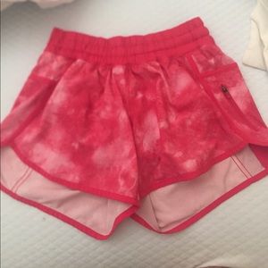 Lululemon tracker short sz 6!! Perfect condition