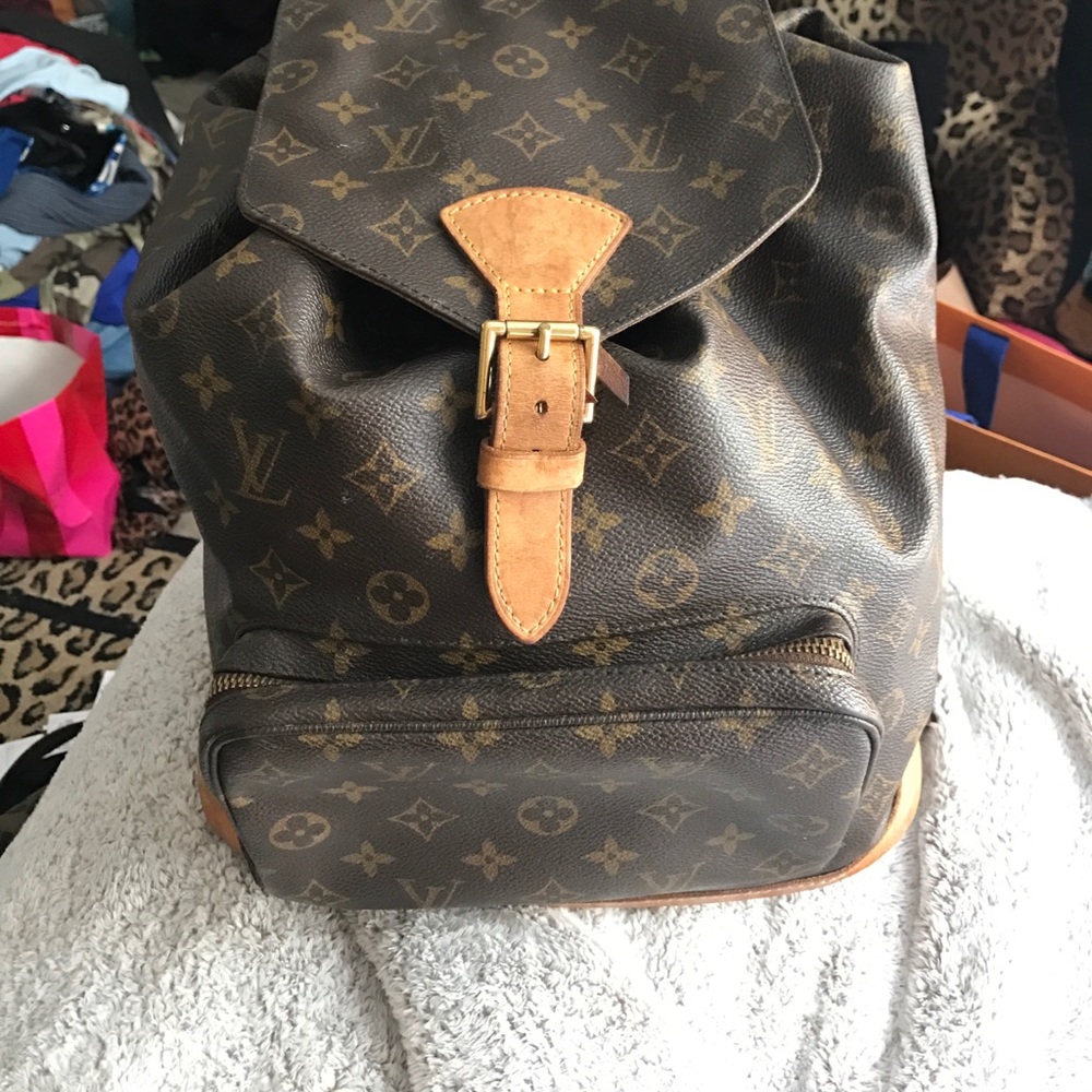 💯 Authentic Louis Vuitton backpack- SOLD