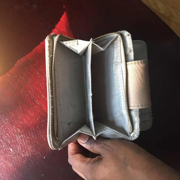 Worn Nude Wallet - Picture 4 of 7