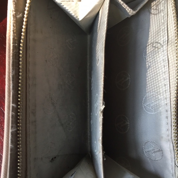 Worn Nude Wallet - Picture 5 of 7