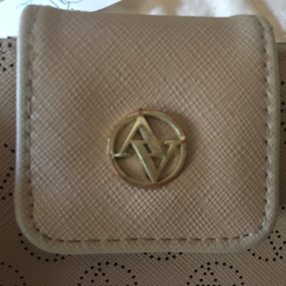 Worn Nude Wallet - Picture 7 of 7