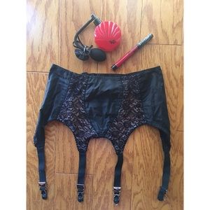 1960s vintage garter belt