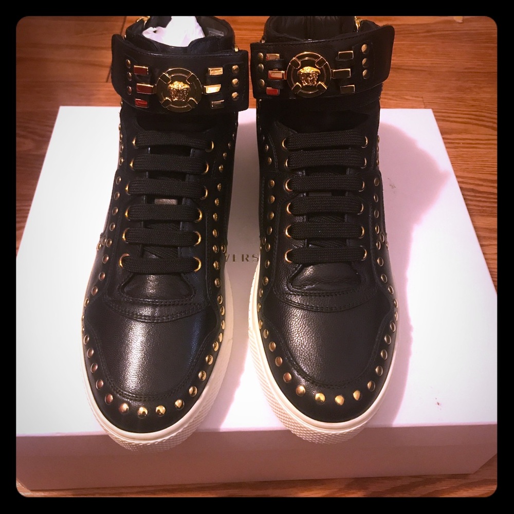 Versace💯  Authentic sneakers Gently worn