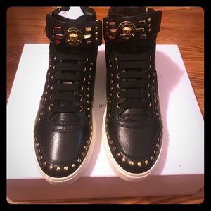 Versace💯  Authentic sneakers Gently worn