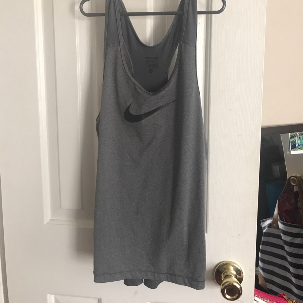 Size small tank Nike