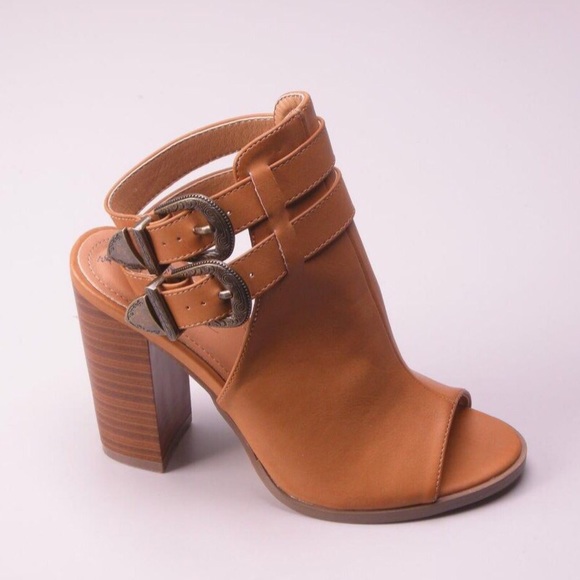 Unedited Boutique Shoes - Buckle Strap Heel
