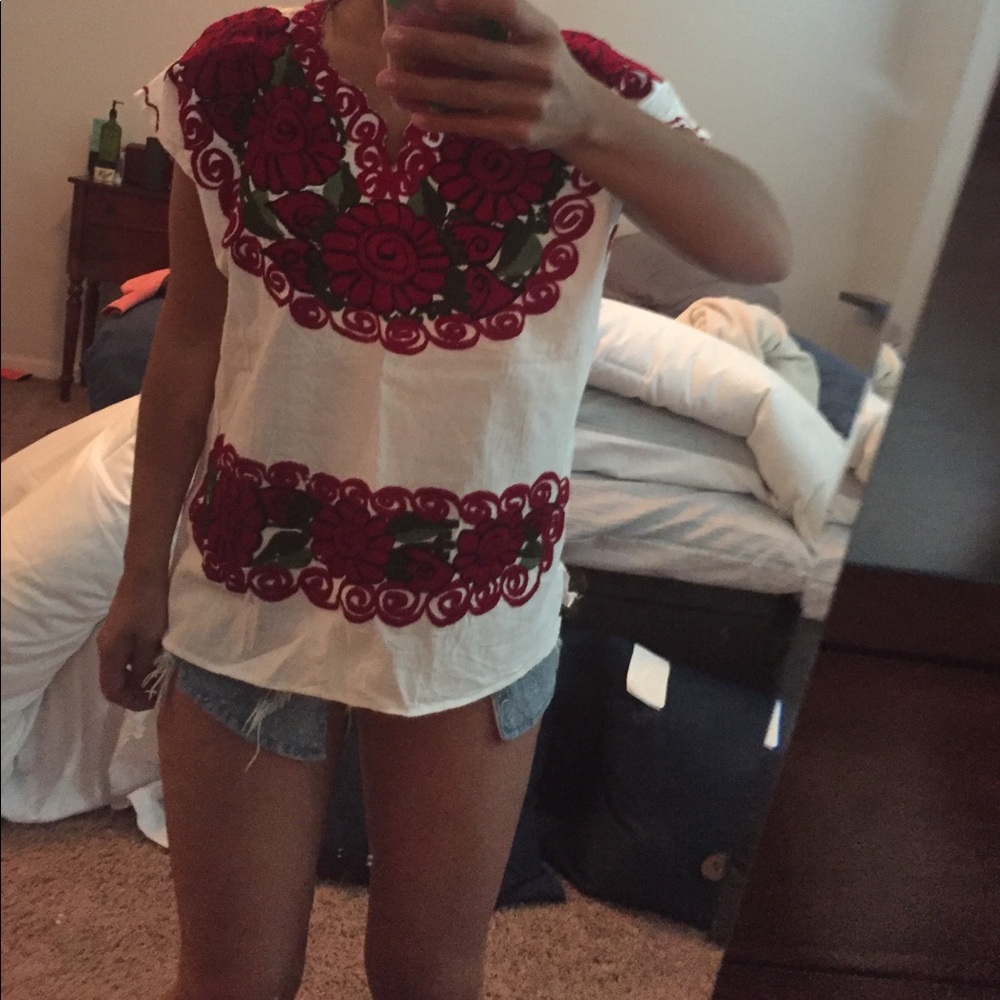 From Mexico 🇲🇽 flowered embroidered top