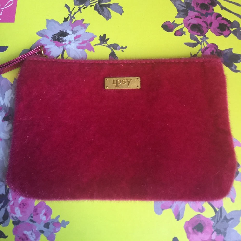 Ipsy fuzzy pink clutch with surprise balm gift!
