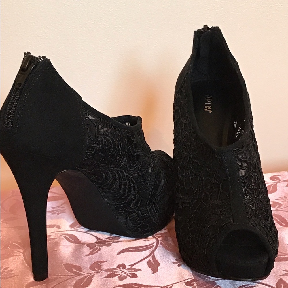 APT9 open toed high heels