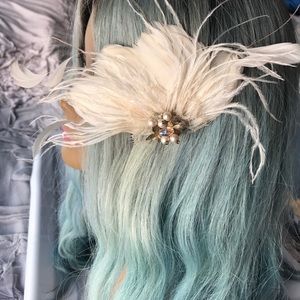Gorgeous feather bridal hairpiece