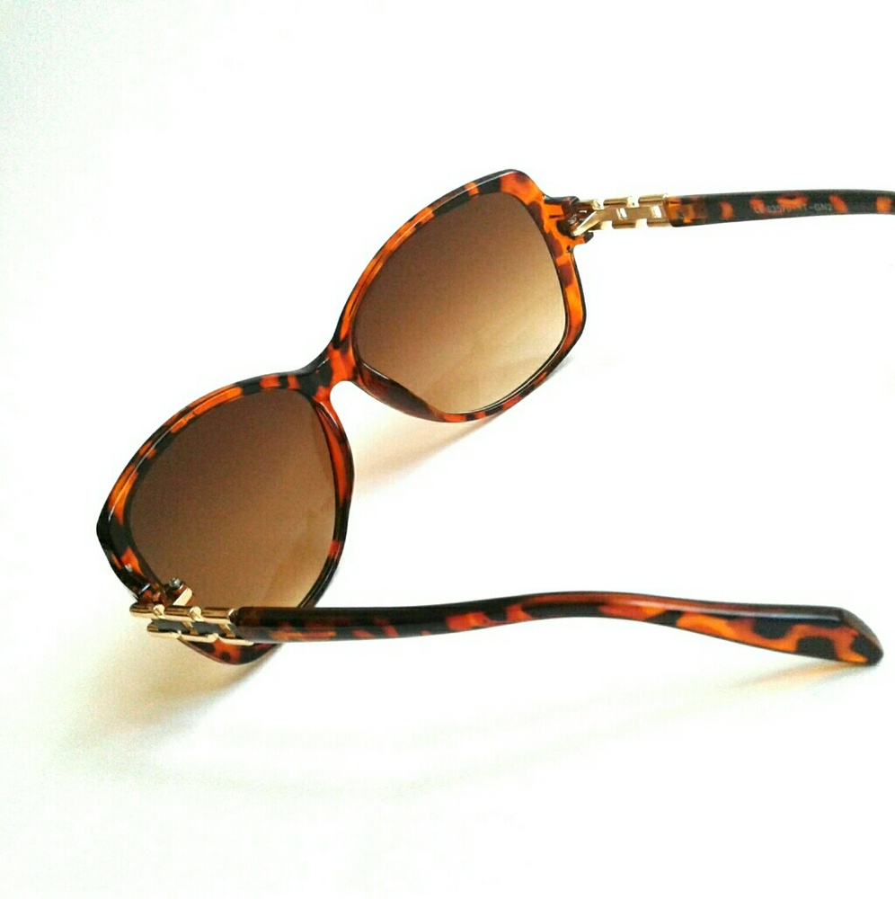 Sunglasses in Brown Color