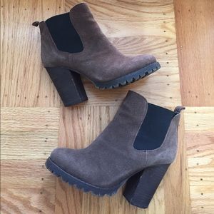 Brown boots • Chinese Laundry