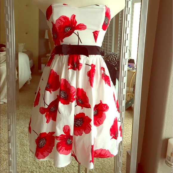 Dresses & Skirts - 🌺 B.Darlin Strapless Dress 🌺