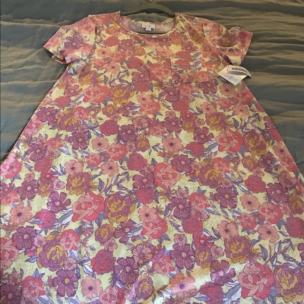 Gorgeous floral Carly small