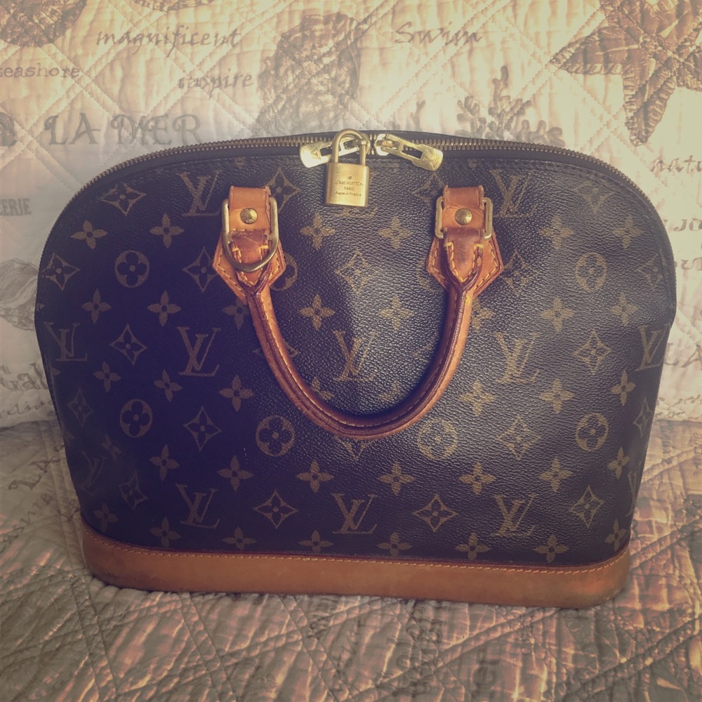 Authentic Louis Vuitton Alma PM monogram Satchel.