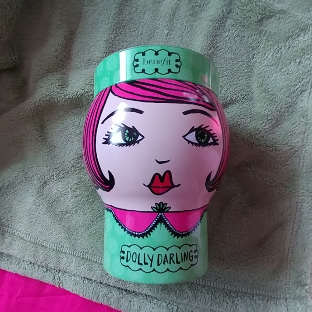 Benefit Tin. Perfect for make up lovers!