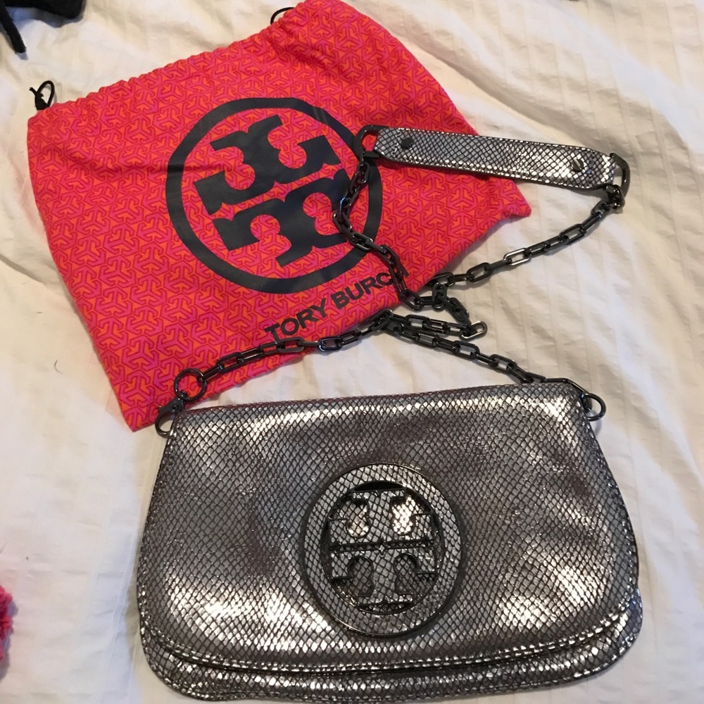 Tory Burch Silver Clutch! 💃🏻