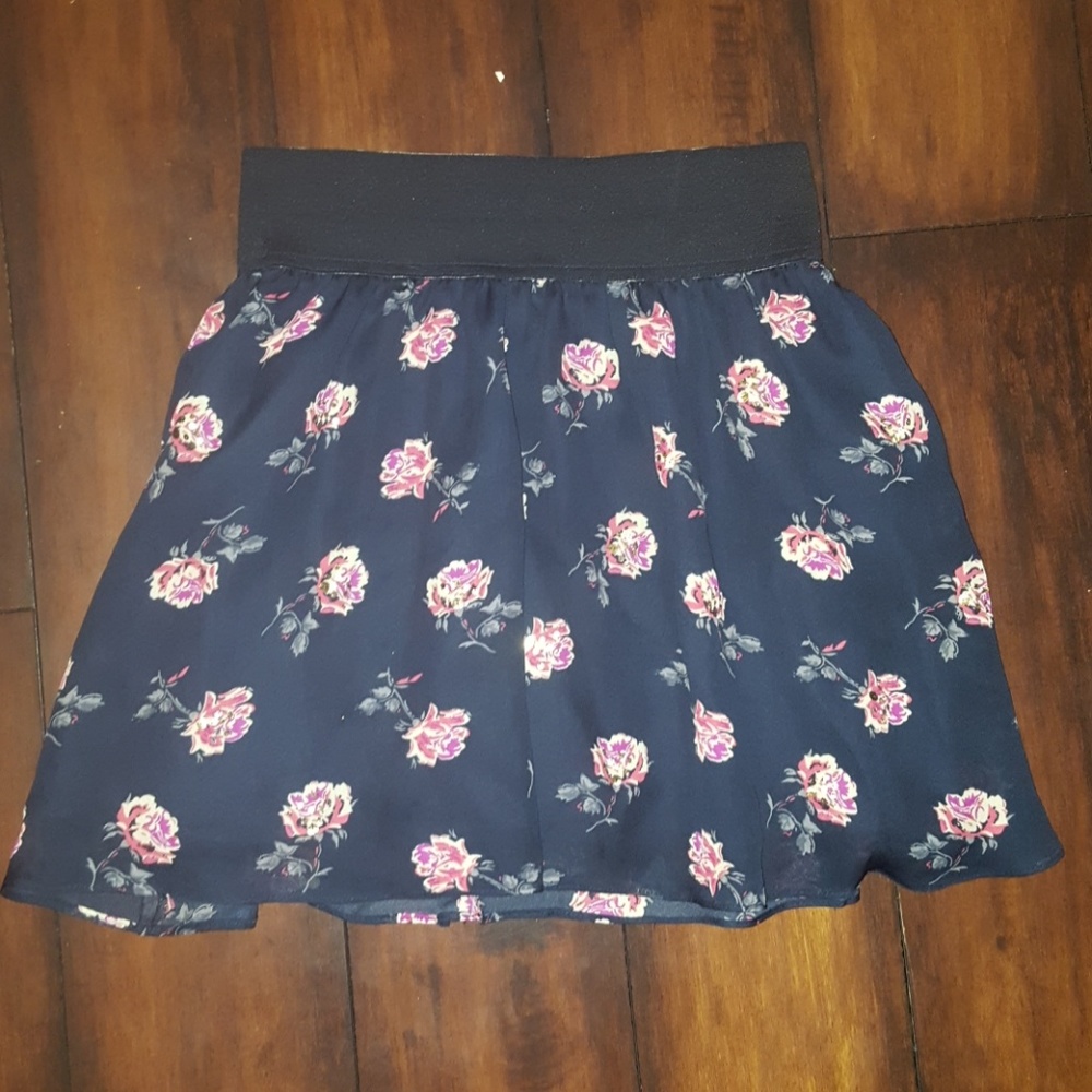 Navy floral flowy skirt. Size XS