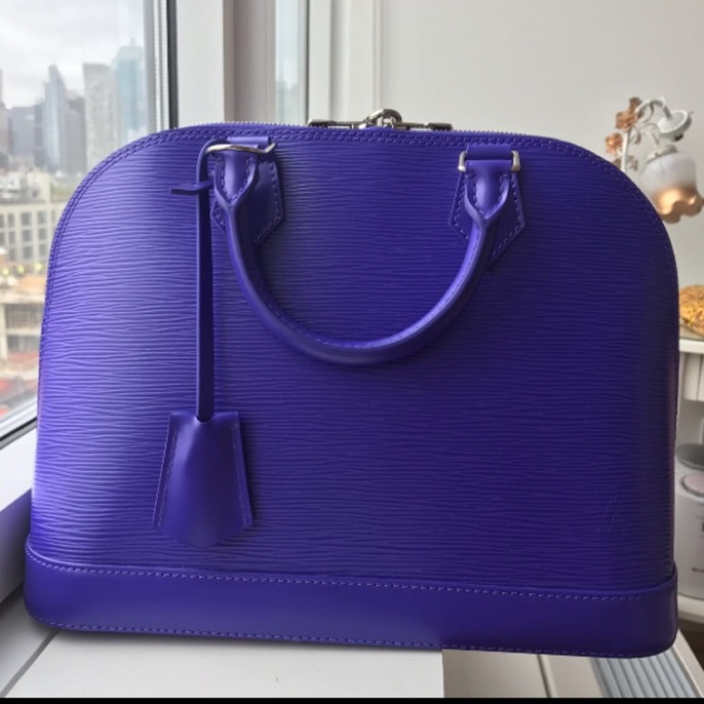 Louis Vuitton ***** SOLD *****