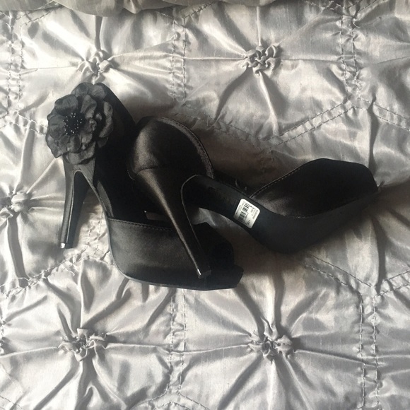 Black "Erin" Dressy Shoe! - Picture 2 of 5