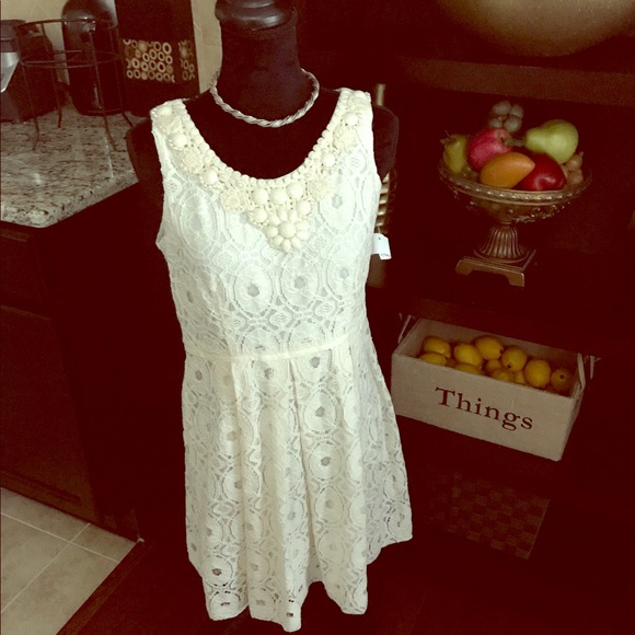 Beautiful cream dress - Picture 1 of 3