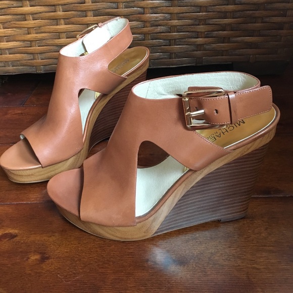 Michael Kors wedges - Picture 2 of 2