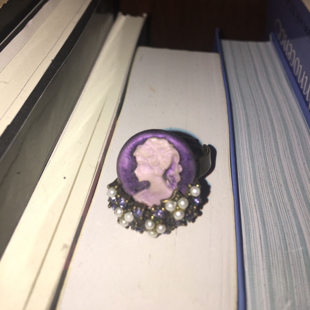 Vintage inspired Bust silhouette and amethyst ring