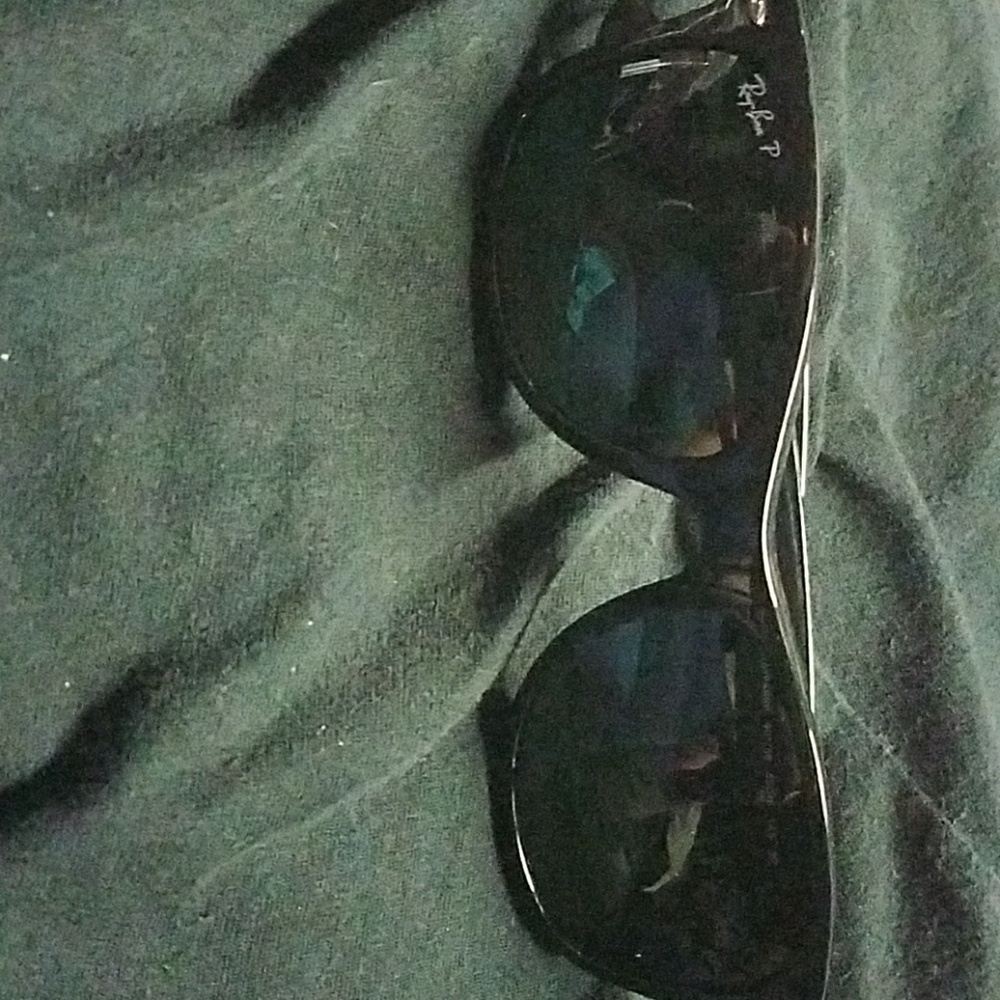 Brand new Ray-Ban polarized lenses glasses