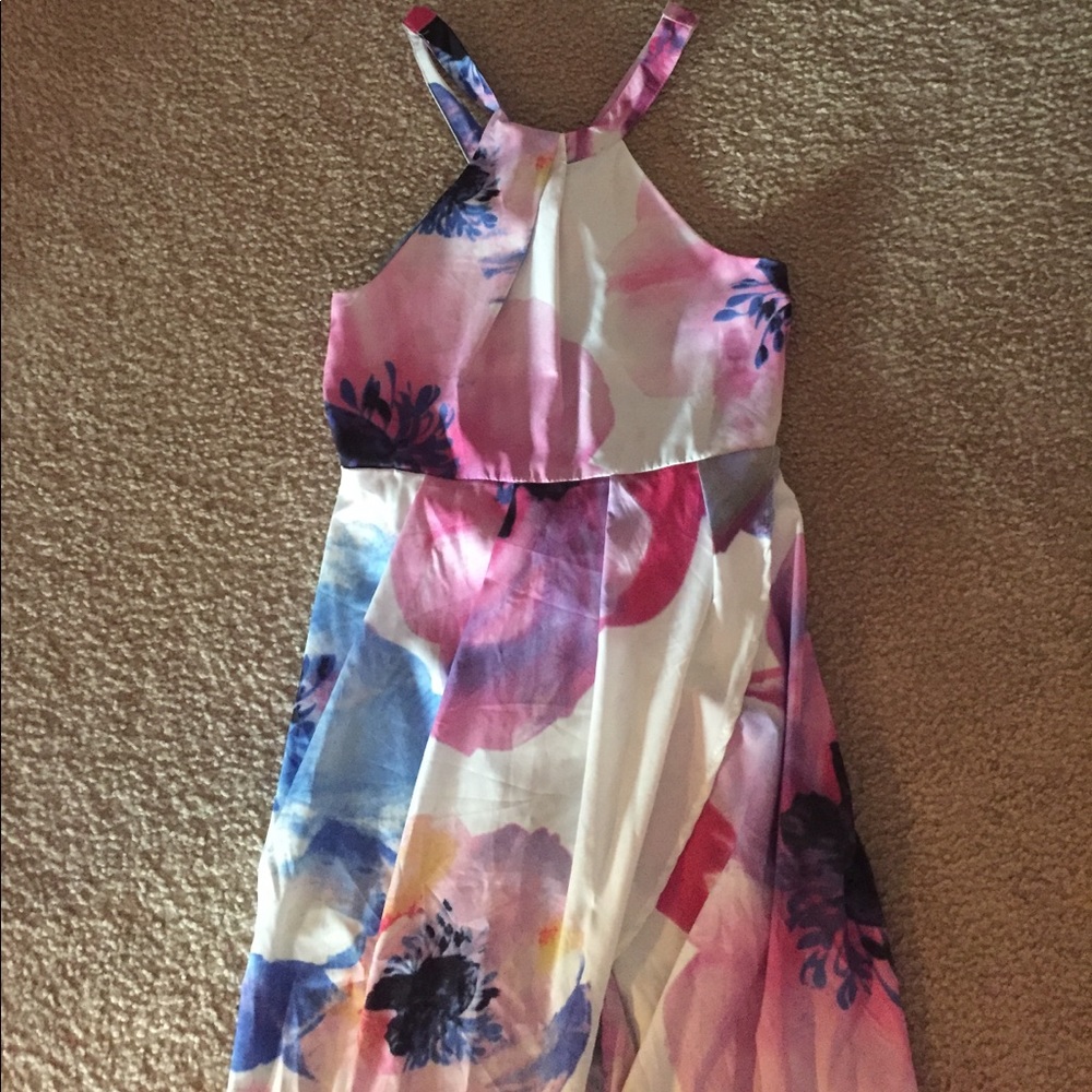 Beautiful floral dress!