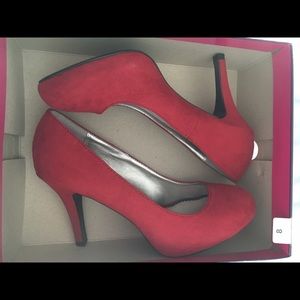 Fioni size 8 Red High Heels EUC