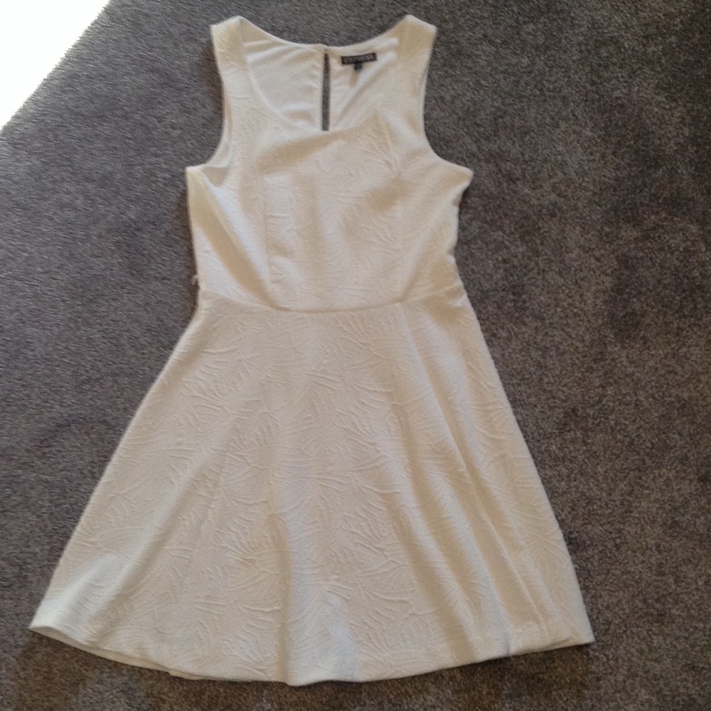 Express dress - Picture 1 of 5