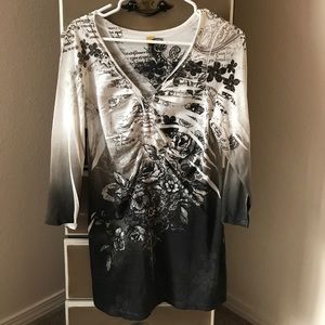 Black and white quater sleeve blouse!