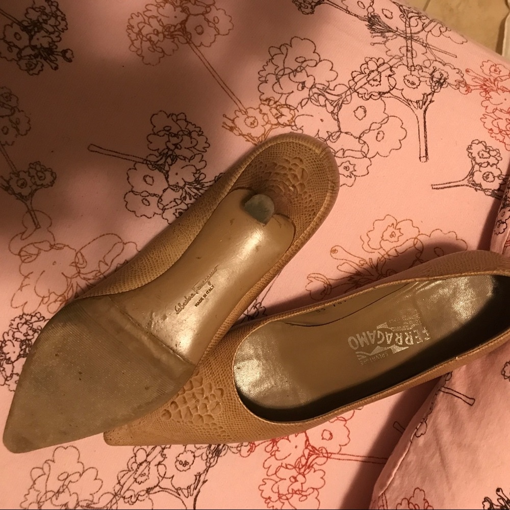 Authentic Ferragamo Ladies Kitten Heel - Picture 1 of 3