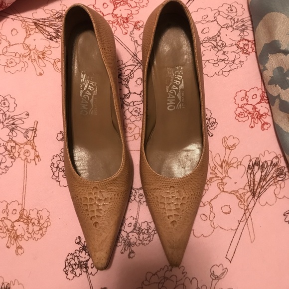Authentic Ferragamo Ladies Kitten Heel - Picture 2 of 3
