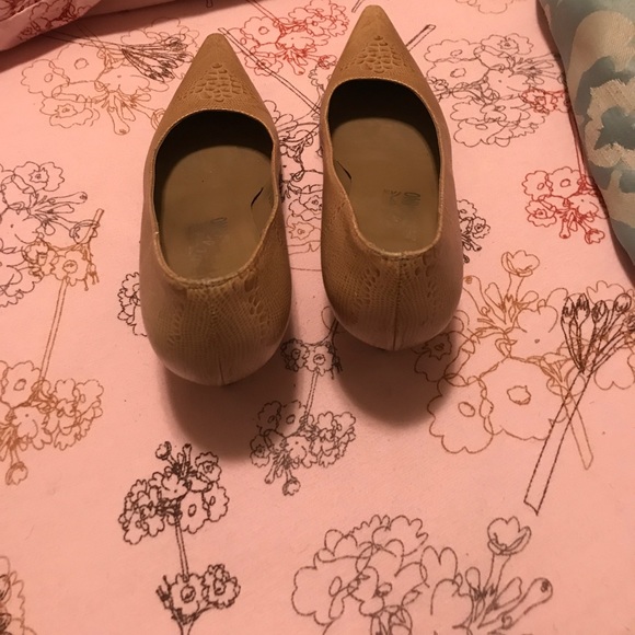 Authentic Ferragamo Ladies Kitten Heel - Picture 3 of 3