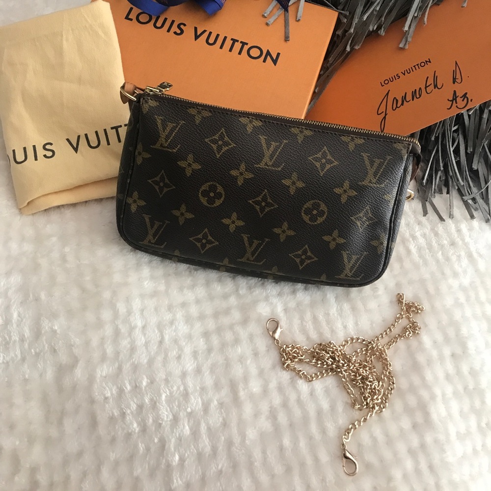 ❗️SOLD❗️Authentic Louis Vuitton Pochette
