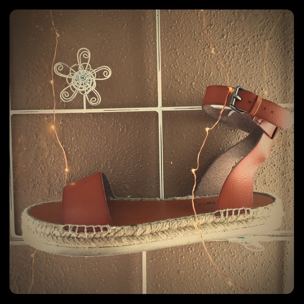 American Eagle Sandals