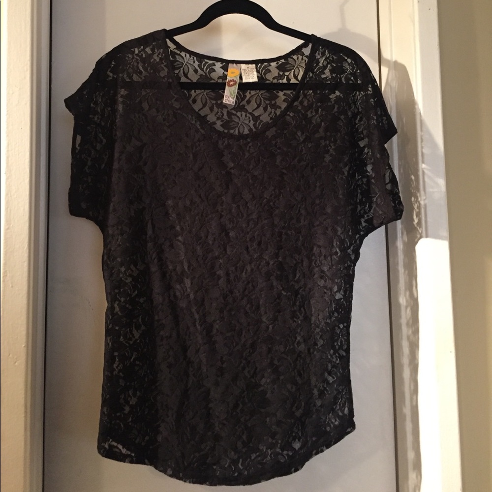 🖤 Sexy, sheer floral lace top Size M 🖤