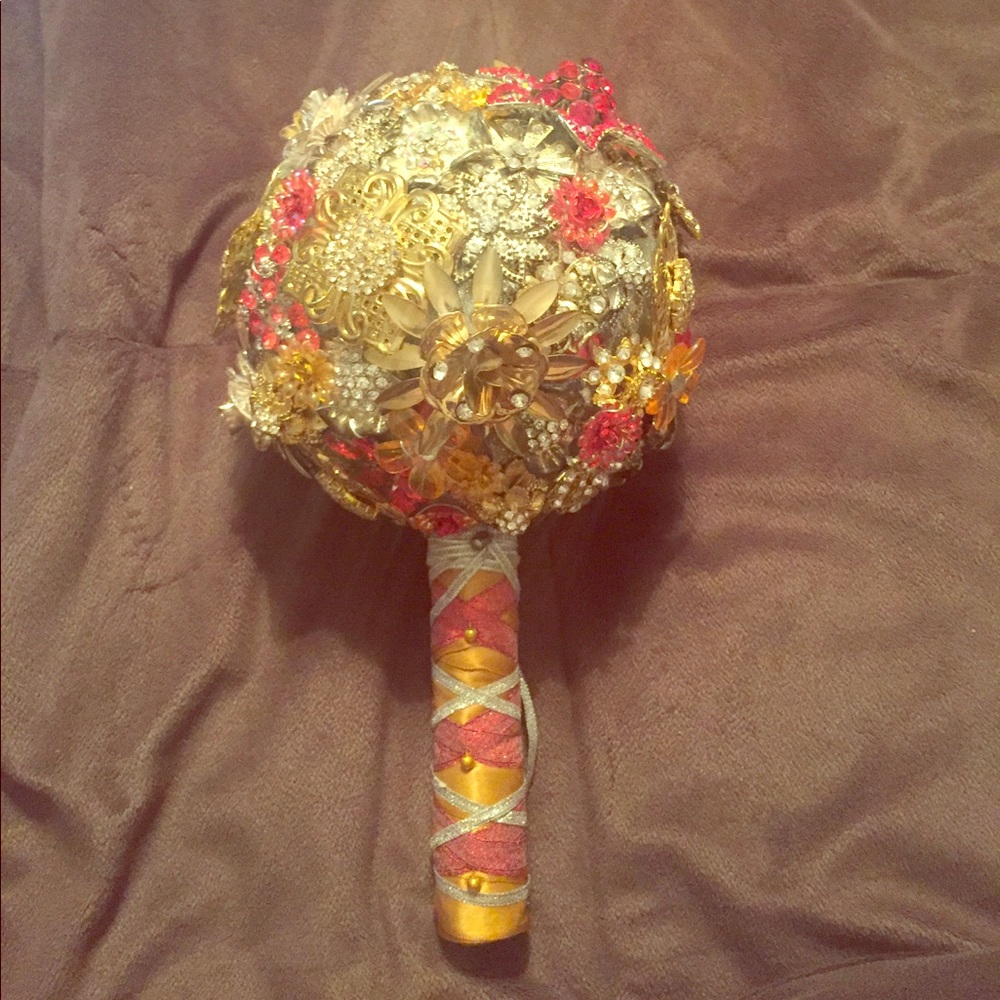 Brooch bouquet: medium size, heavy 200$