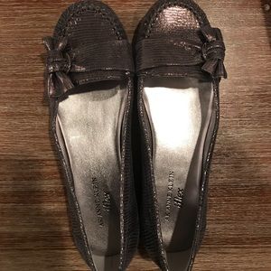 Anne Klein Pewter iFlex Flats - Size 8.5