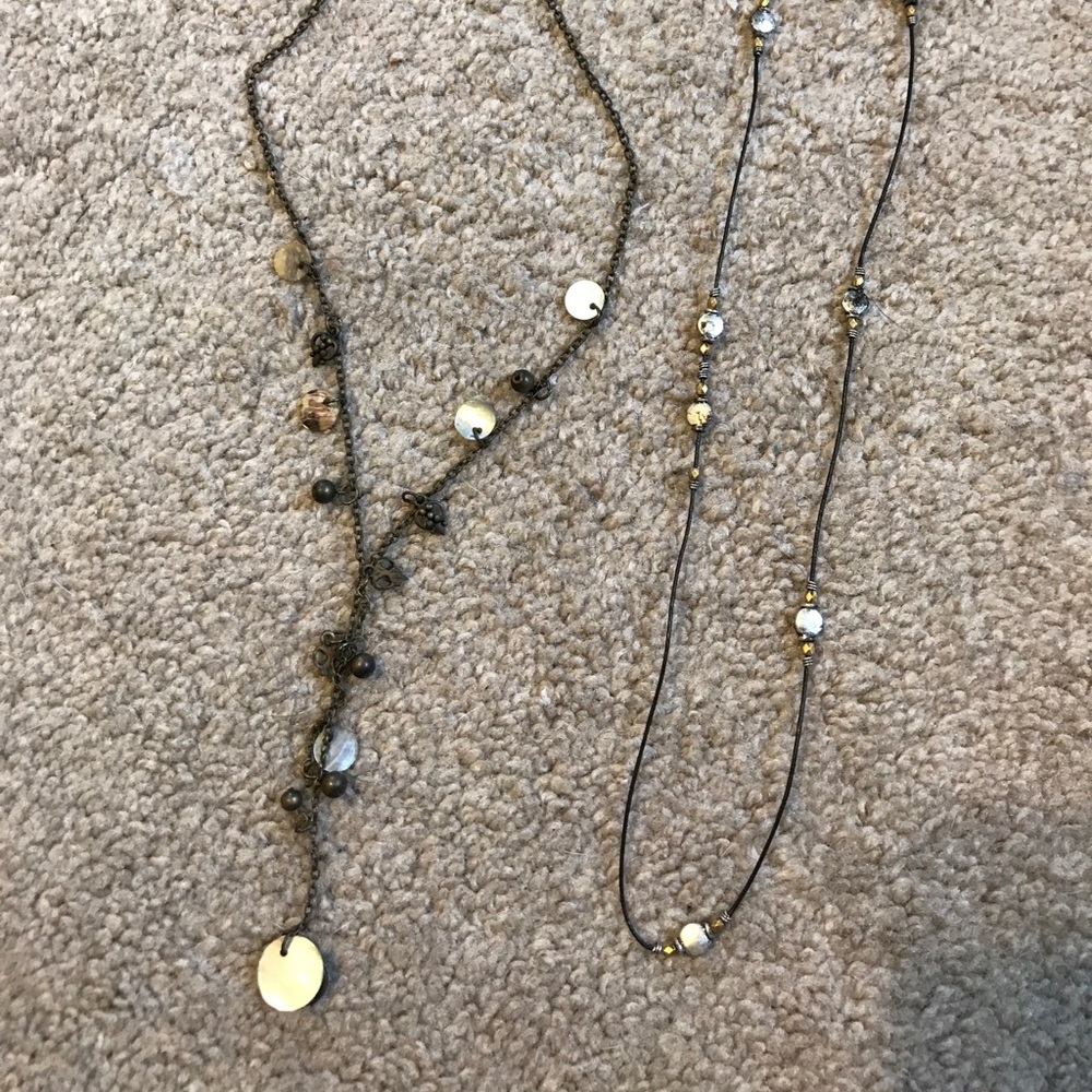Set of 2 necklaces.