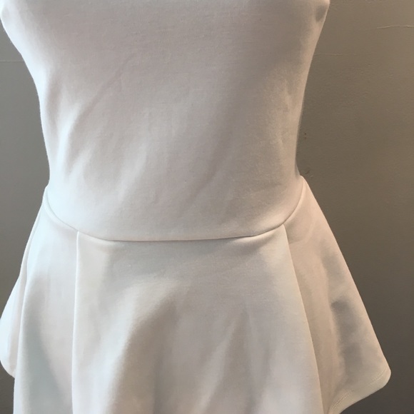 Very flattering white top - Picture 2 of 3