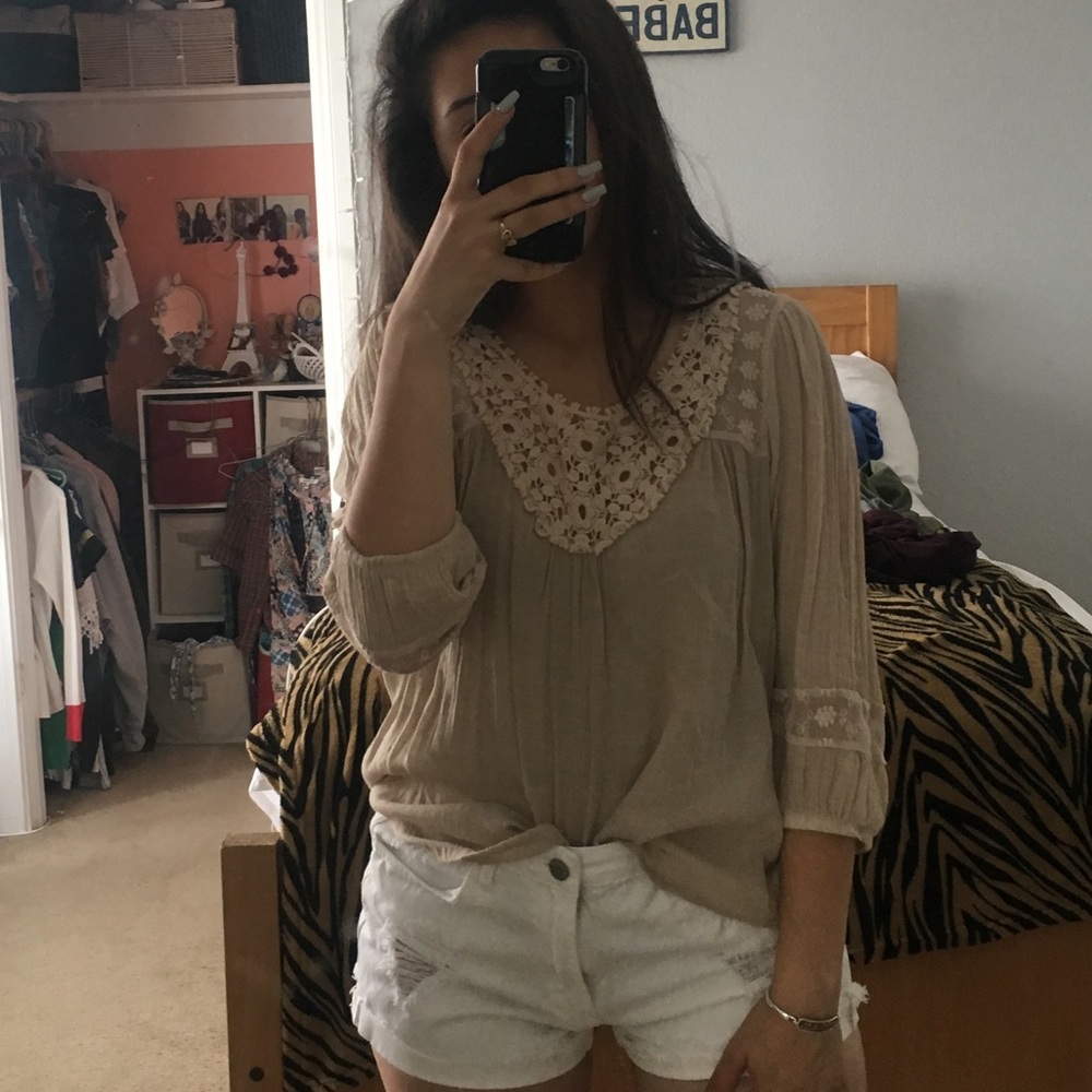 Blouse - Picture 2 of 3
